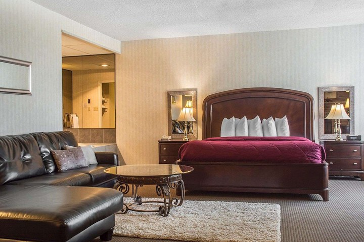 Room 32 of 39