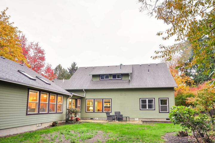 Milwaukie Home w / Covered Porch: Dogs Welcome!