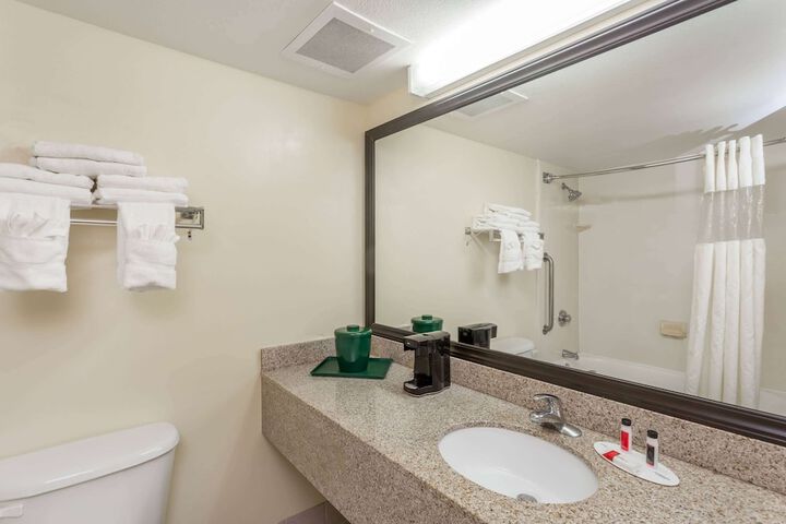 Room 9 of 32