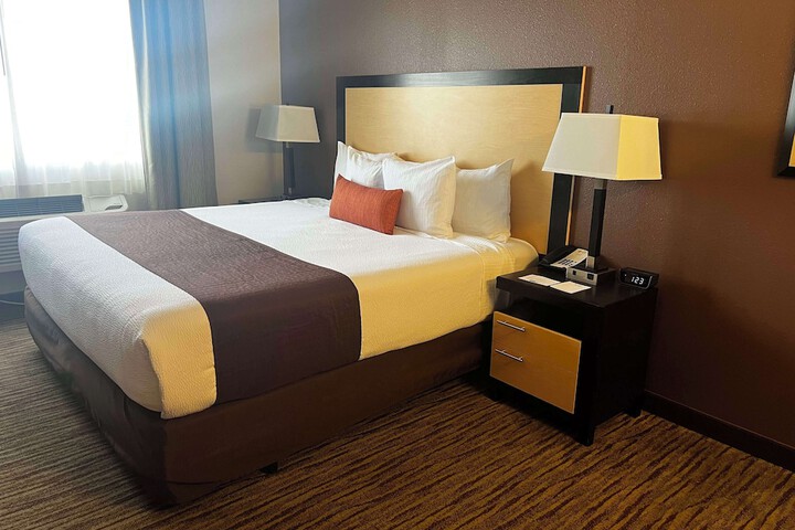 Best Western Plus Landmark Hotel