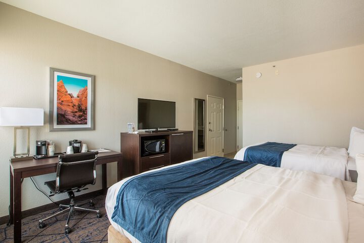 Room 32 of 54
