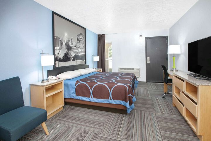 Room 8 of 21