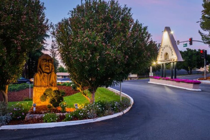 Los Gatos Lodge