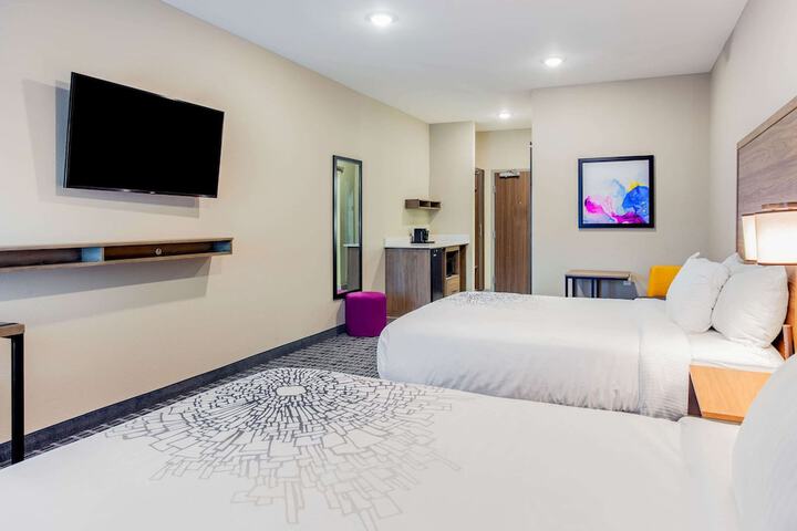 Room 34 of 48