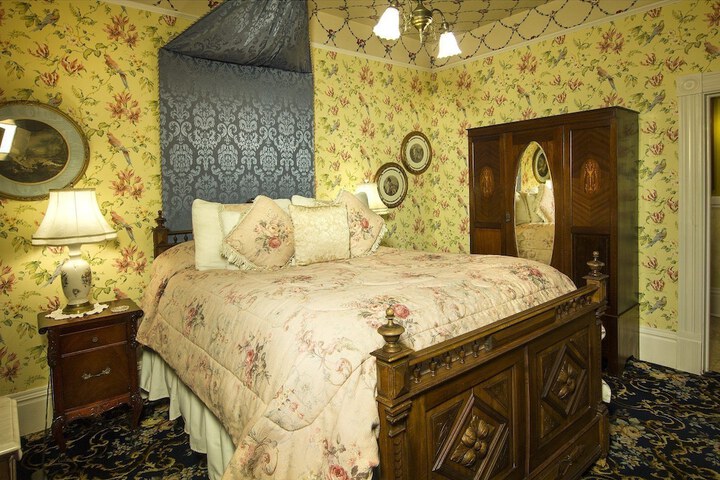 Gingerbread Mansion Inn