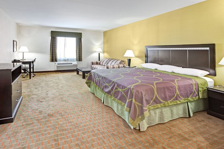 Room 8 of 14