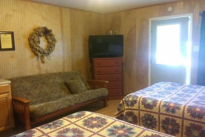 Whispering Creek Lodging & RV Resort