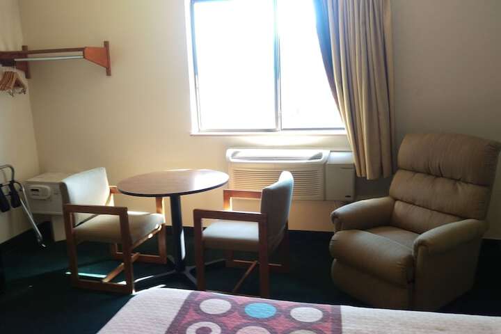 Room 10 of 47