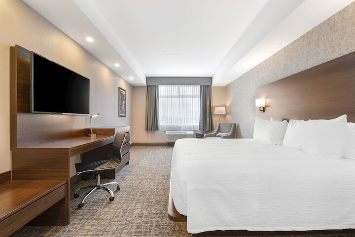 Room 32 of 65