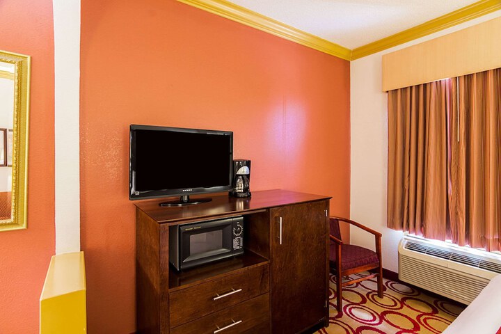 Room 28 of 44