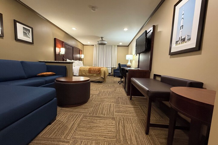 Giles Hotel Inn & Suites
