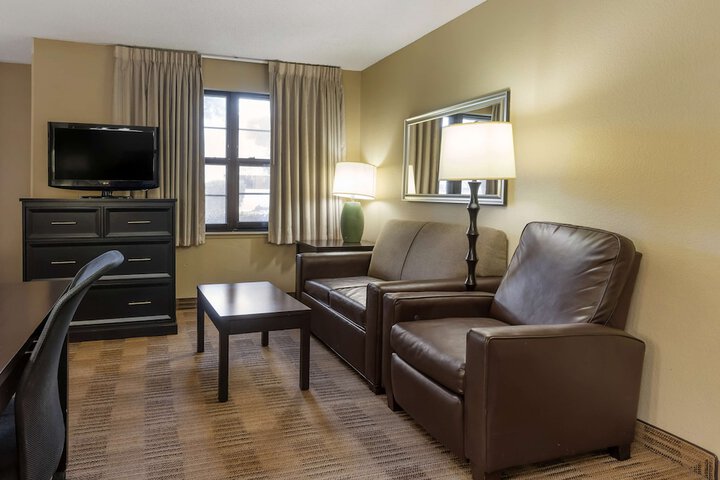 Room 13 of 27