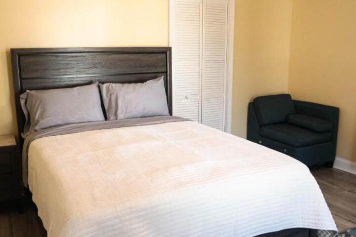Lincoln Manor - Newly Renovated 1mile from PHL Airport and Sports Stadiums