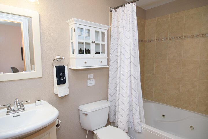 Room 33 of 187