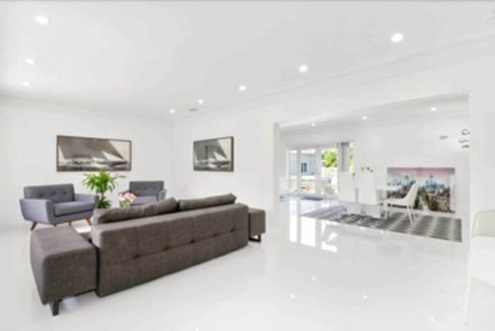 Sleek Miami Shores Residence With Jacuzzi