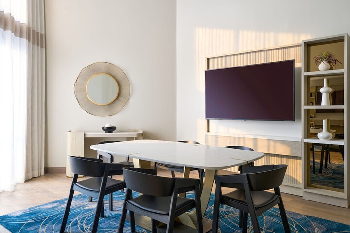 VEA Newport Beach a Marriott Resort & Spa