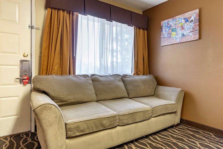 Room 25 of 40