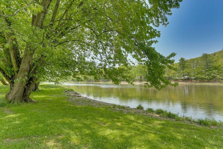 Pocono Dog-Friendly Home on River