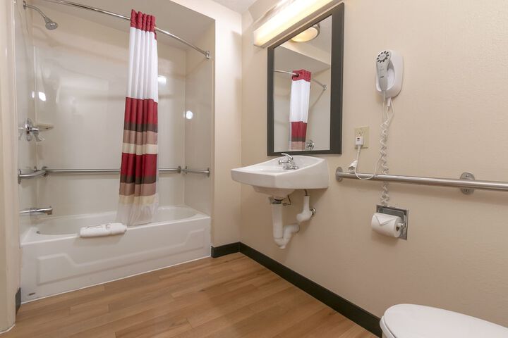 Red Roof Inn PLUS+ West Springfield
