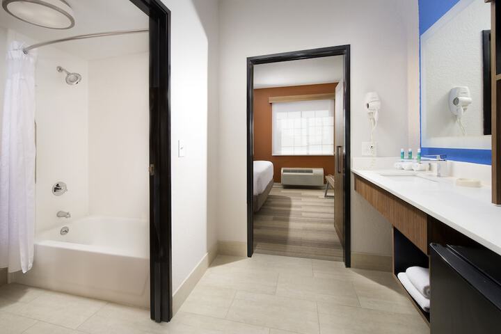 Room 13 of 21