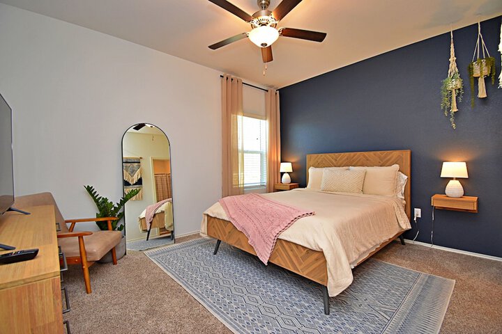 Long-term Stays Family-friendly Communal Pool!