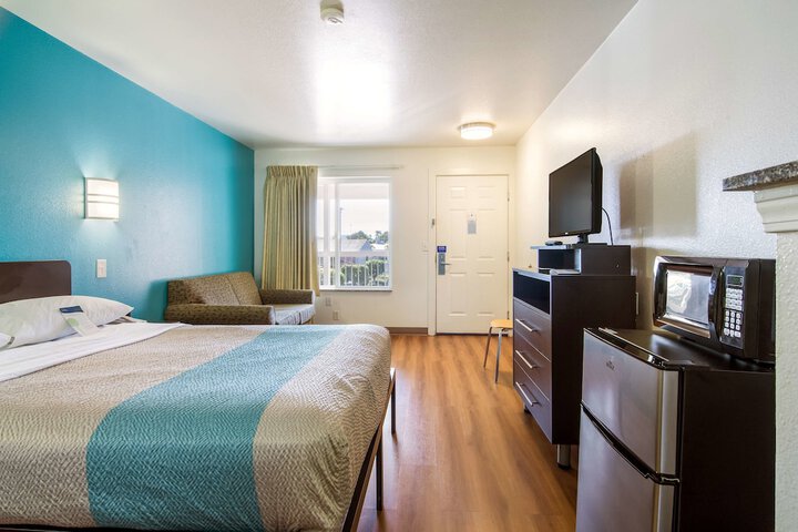 Room 10 of 30
