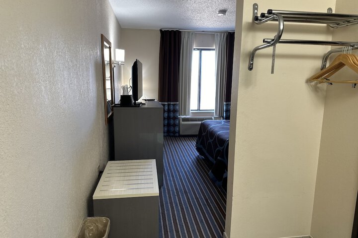 Room 21 of 35