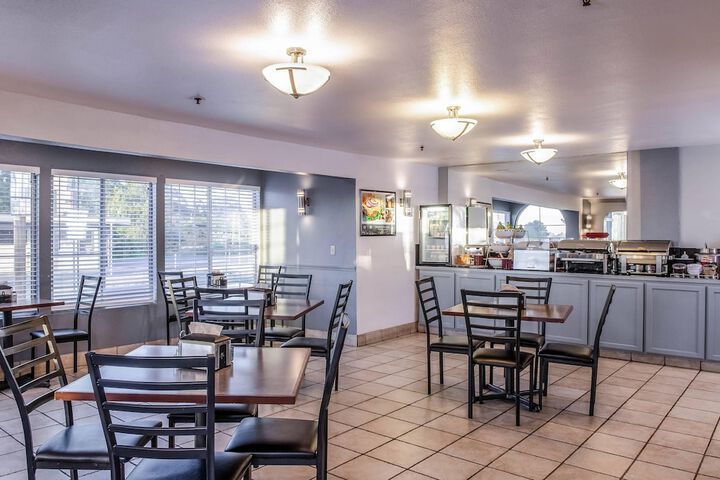 Clarion Hotel by Humboldt Bay