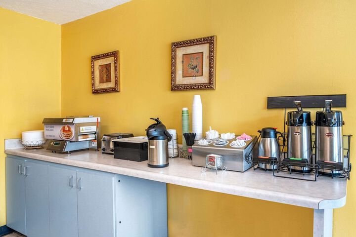 Breakfast/Coffee Service 18 of 20