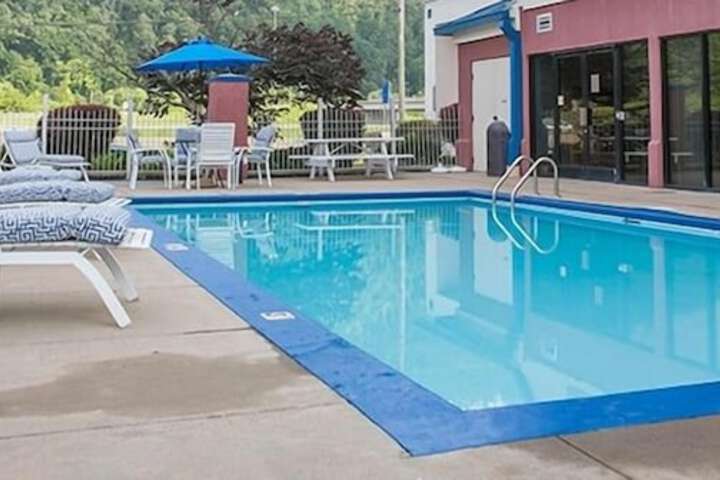 Mountain Inn & Suites