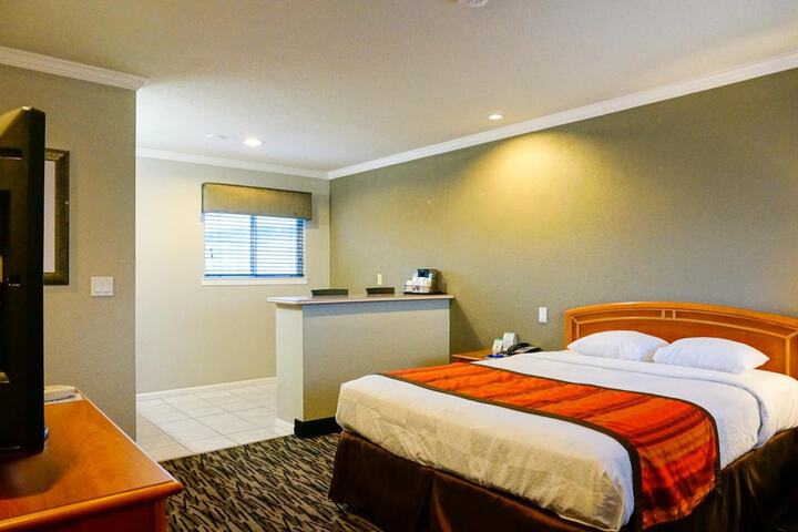 Room 44 of 49