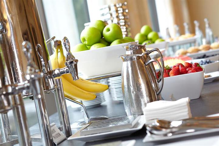 RENAISSANCE WESTCHESTER HOTEL