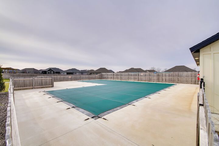 Charming Ozark Abode w / Yard & Pool Access
