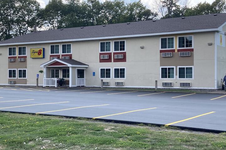 Super 8 by Wyndham Chisago City