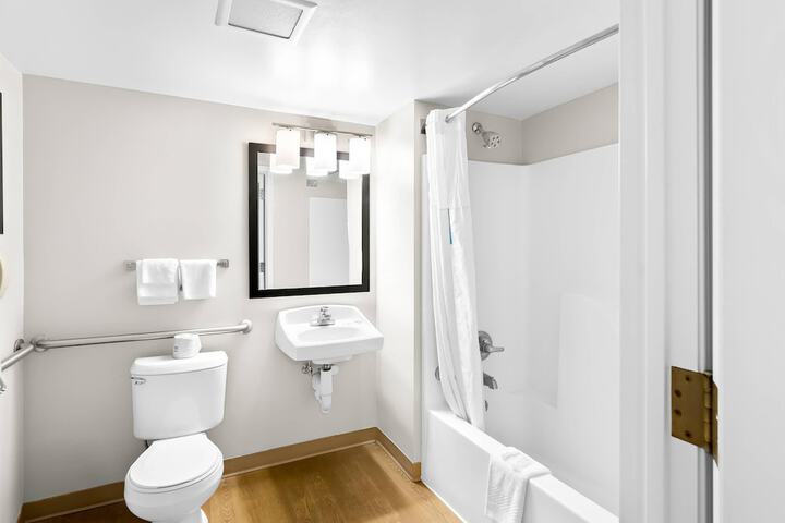 MainStay Suites Middleburg Heights Cleveland Airport