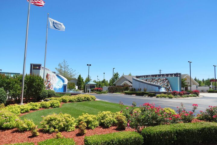 Oasis Hotel & Convention Center an Ascend Collection Hotel