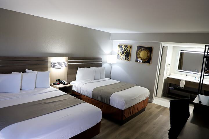 Room 27 of 65