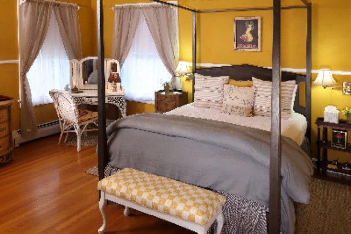 Room 42 of 104