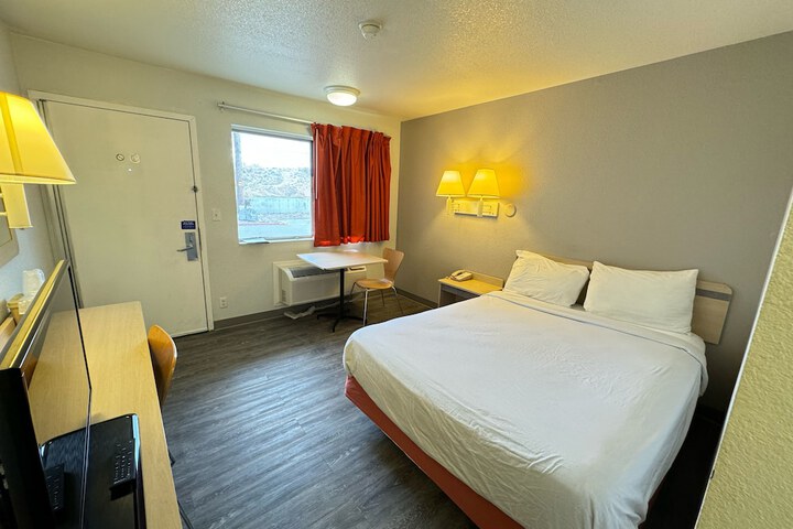 Room 30 of 32