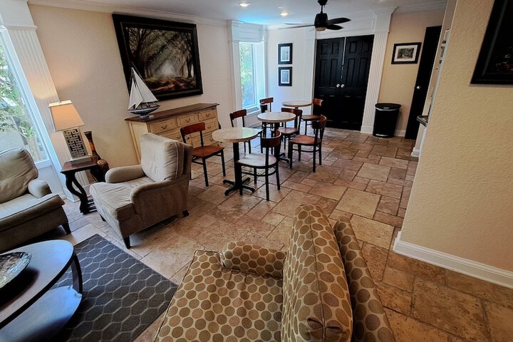 Saint Simons Inn by the Lighthouse