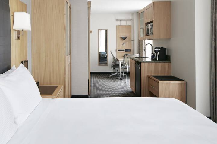 Room 32 of 91