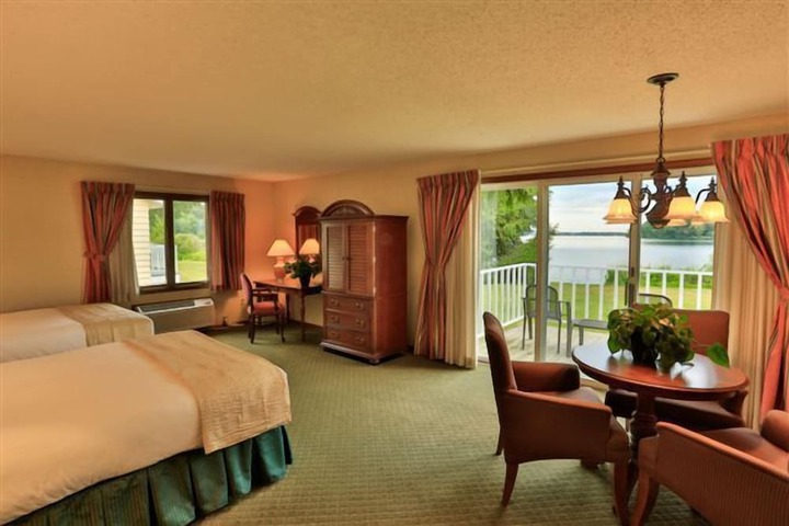 Room 32 of 53