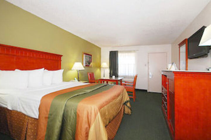 Rodeway Inn & Suites