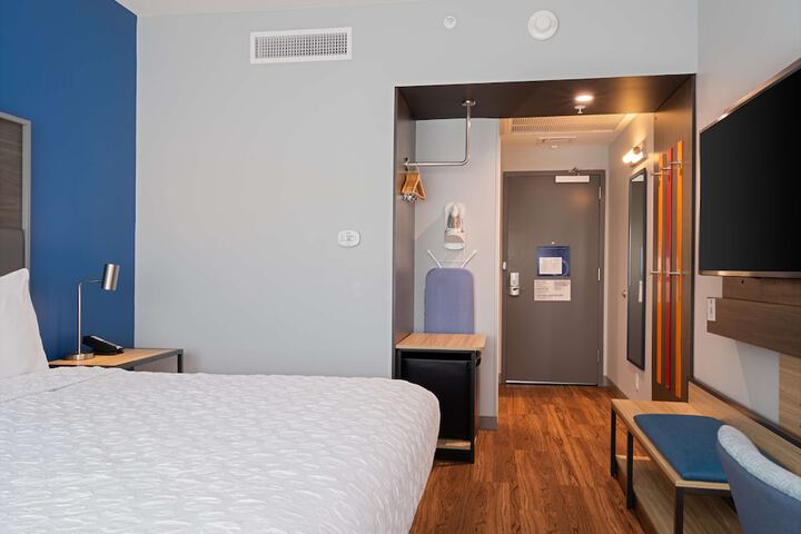 Room 14 of 25