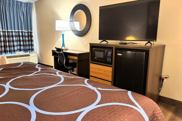 Super 8 by Wyndham Booneville