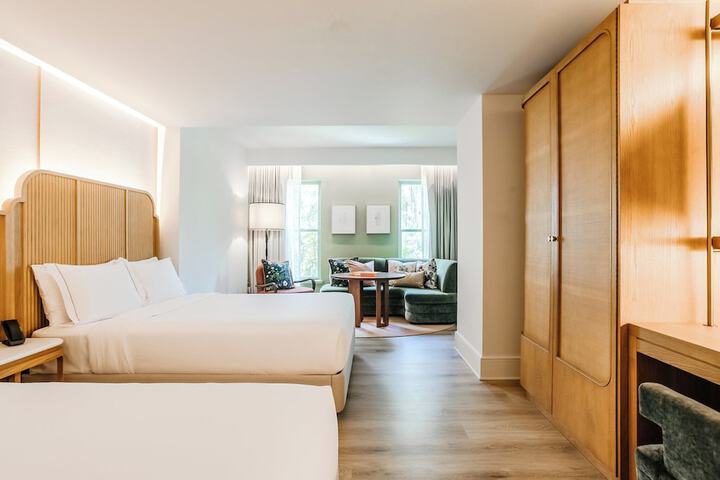 Room 34 of 166
