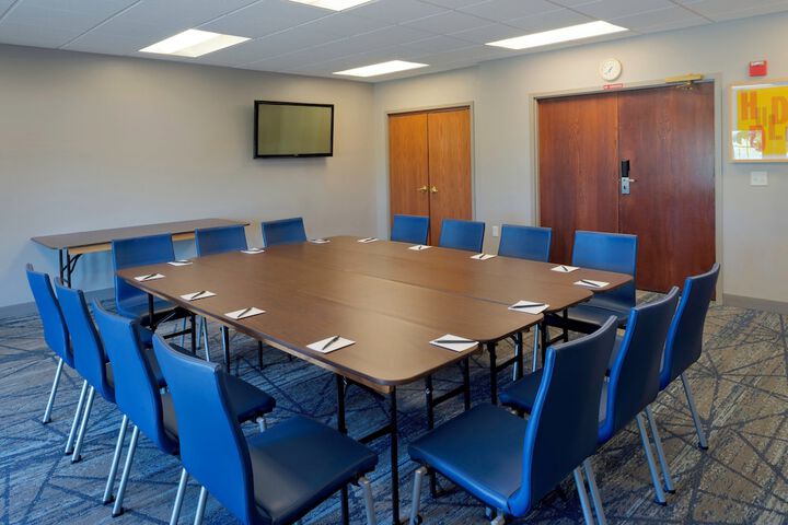 Holiday Inn Express Hotel & Suites Fort Atkinson by IHG