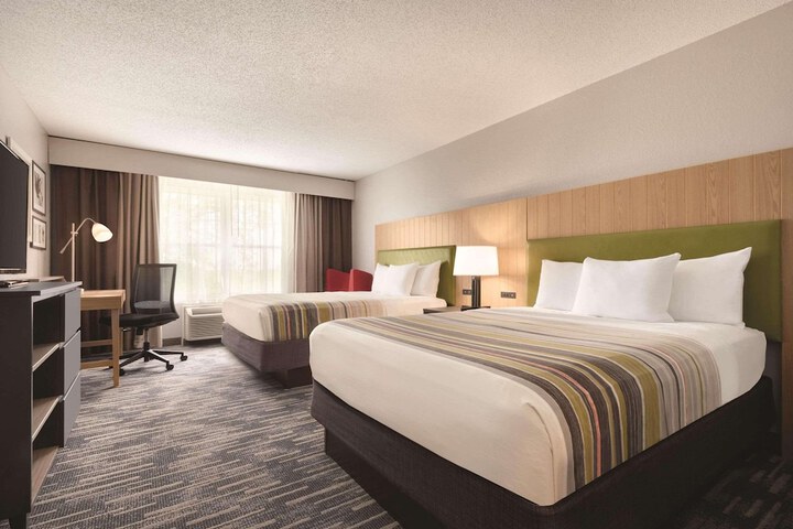 Country Inn & Suites by Radisson Pella, IA