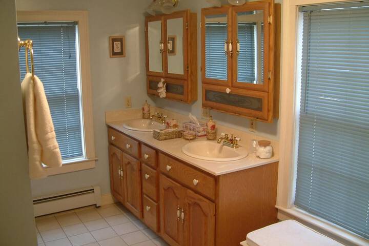 Truman Gillet House Bed & Breakfast