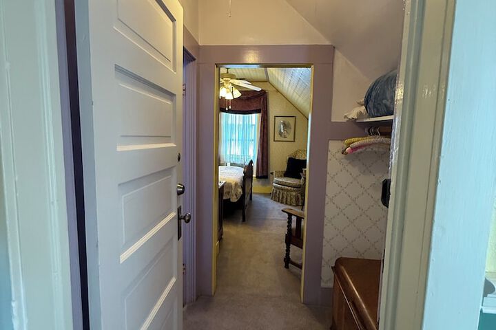 Room 10 of 22